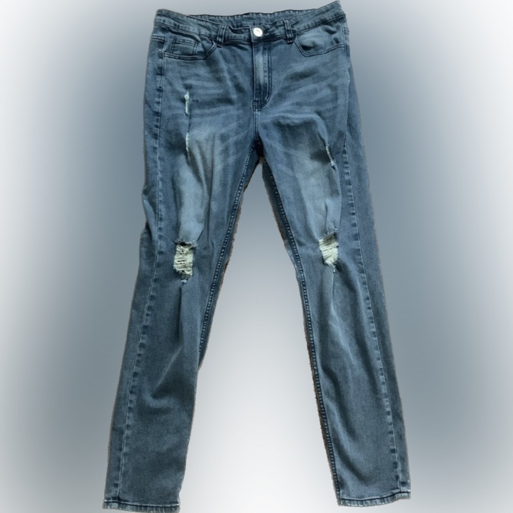 SHEIN Men’s Distressed Skinny Jeans